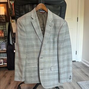 Tommy Hilfiger Gray Sport Coat with Classic Plaid Design